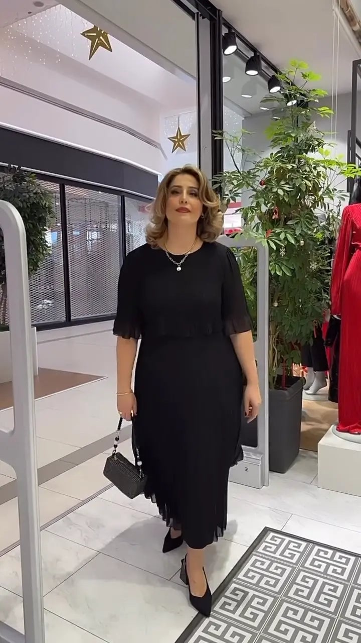 Amanda Hogan™ Elegancka sukienka z półrękawkiem i okrągłym dekoltem