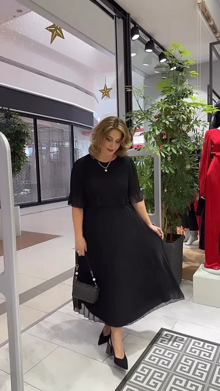 Amanda Hogan™ Elegancka sukienka z półrękawkiem i okrągłym dekoltem