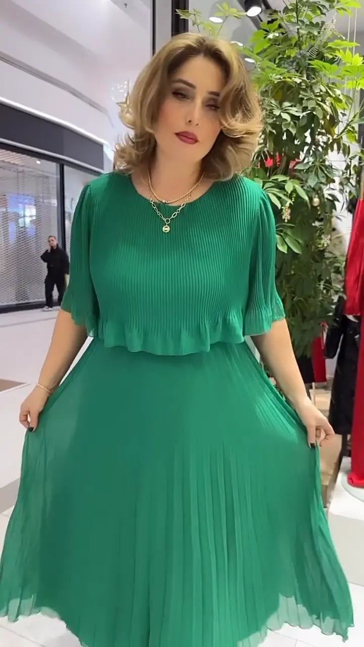 Amanda Hogan™ Elegancka sukienka z półrękawkiem i okrągłym dekoltem