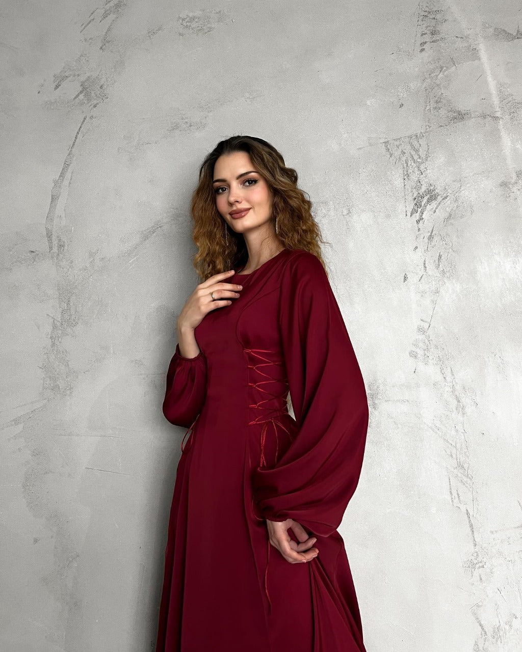 Carmela Gregori™ Elegancka długa sukienka ze sznurowaniem gorsetowym