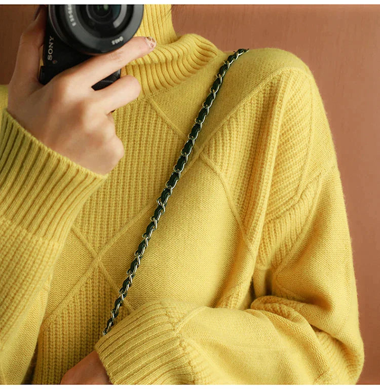 Chiarina™ Pluszowy sweterek z golfem