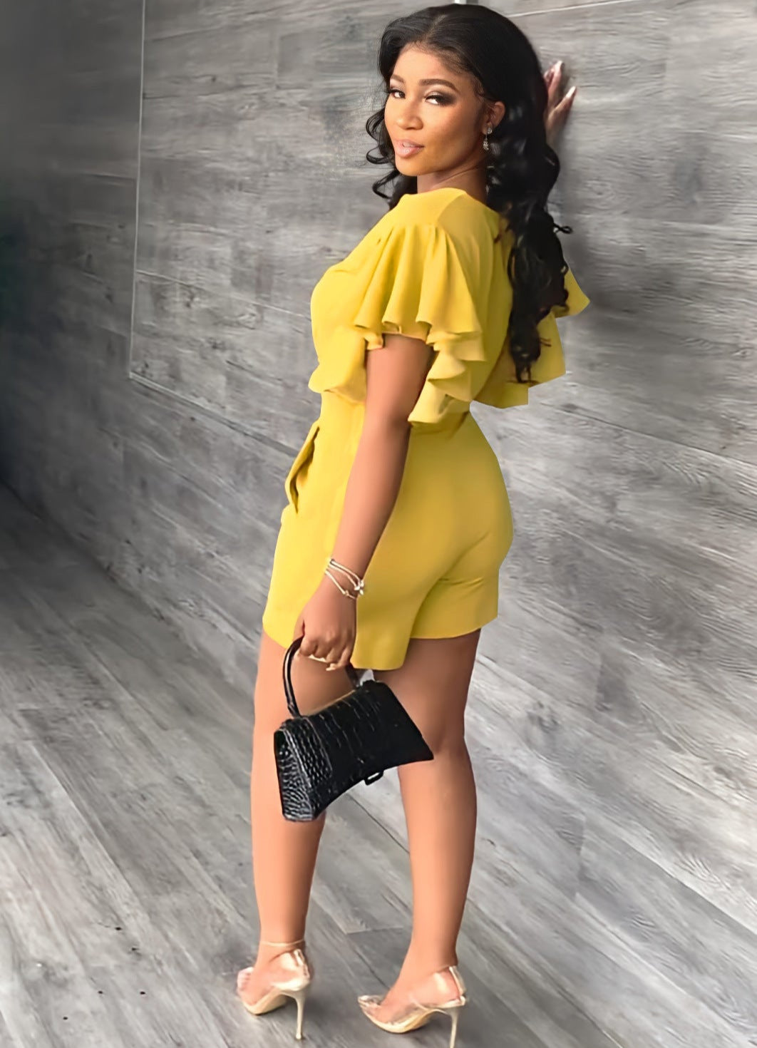 Erika Borghi™ Letni zestaw z topem i szortami z dekoltem w serek