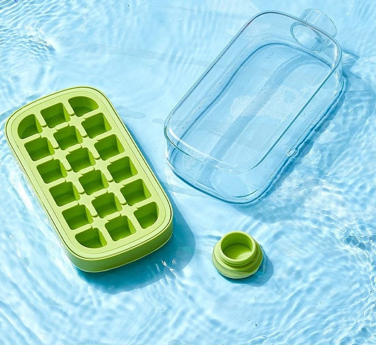 IceMate™ 2 w 1 kostkarka do lodu i butelka