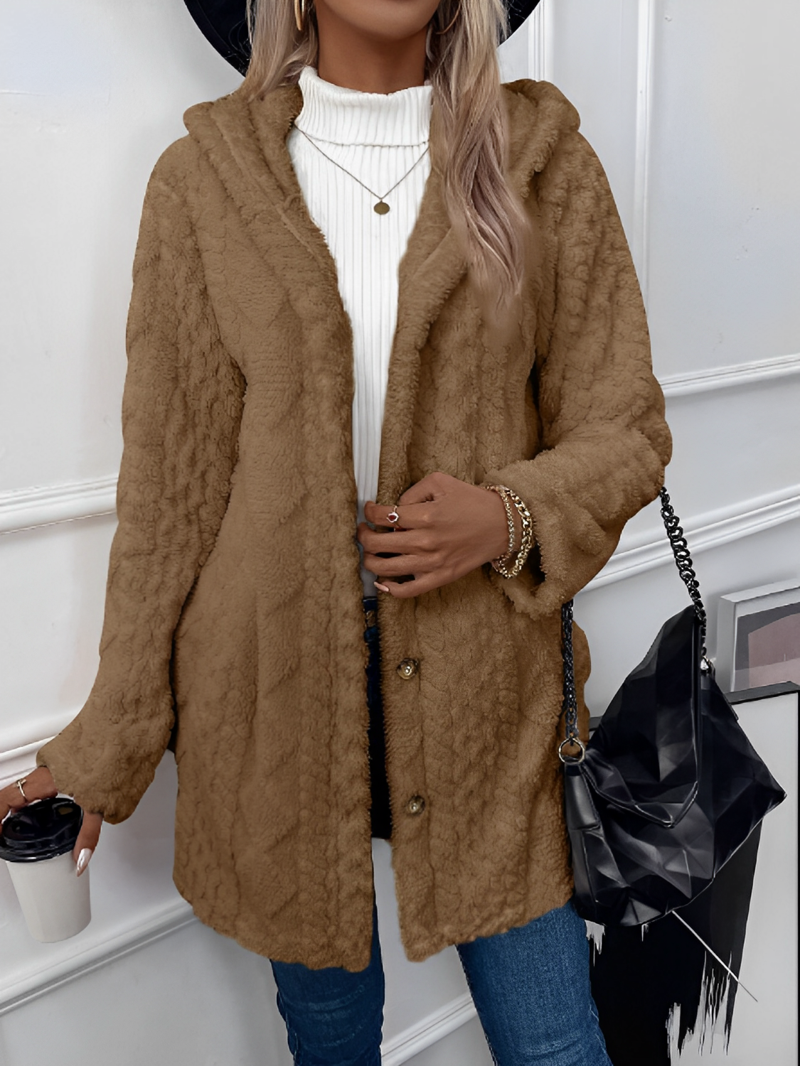 Ciepły sweter damski z kapturem i futerkiem Riccarda Ingrao™