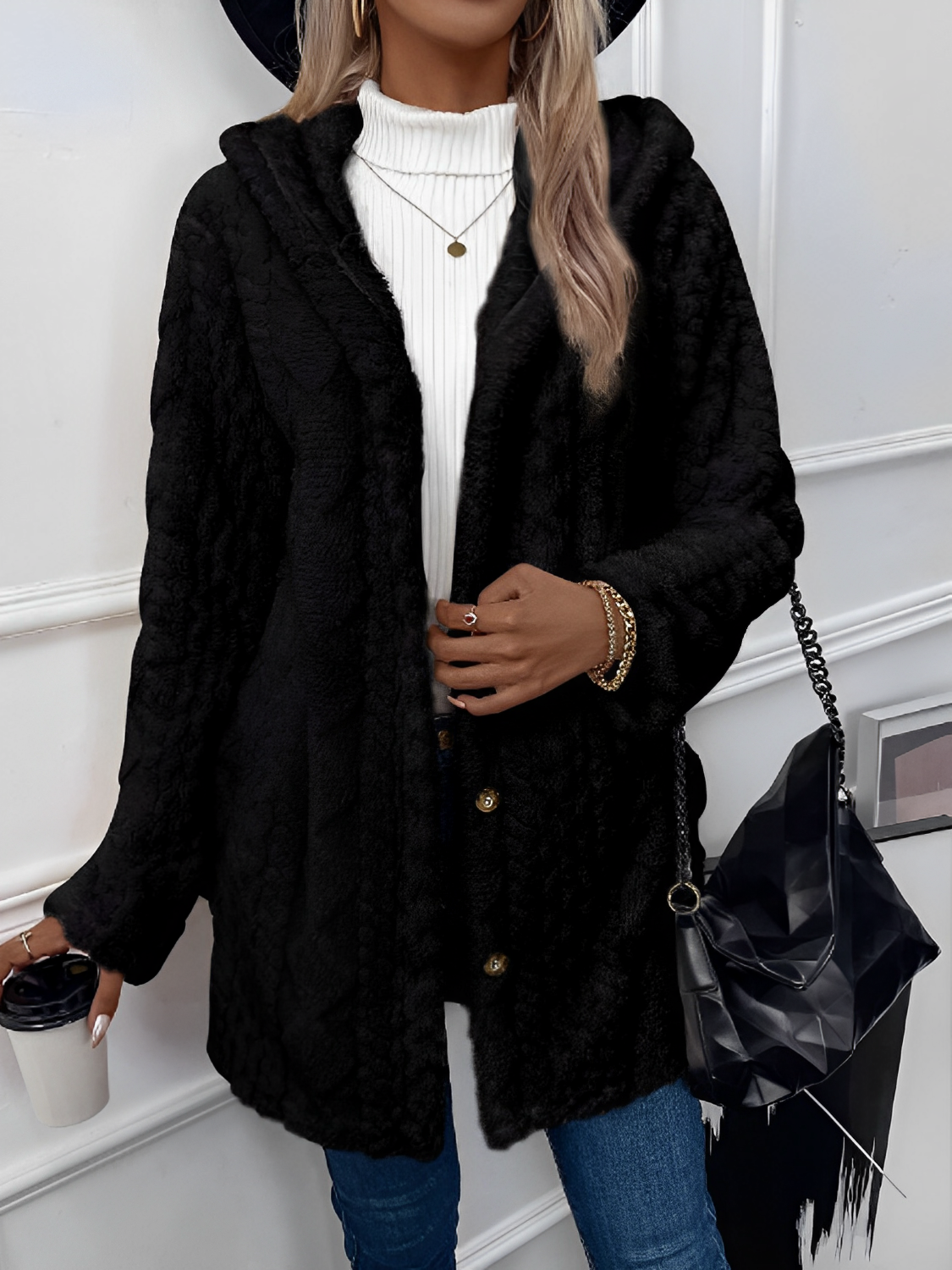 Ciepły sweter damski z kapturem i futerkiem Riccarda Ingrao™