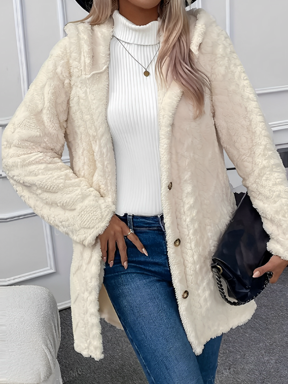 Ciepły sweter damski z kapturem i futerkiem Riccarda Ingrao™