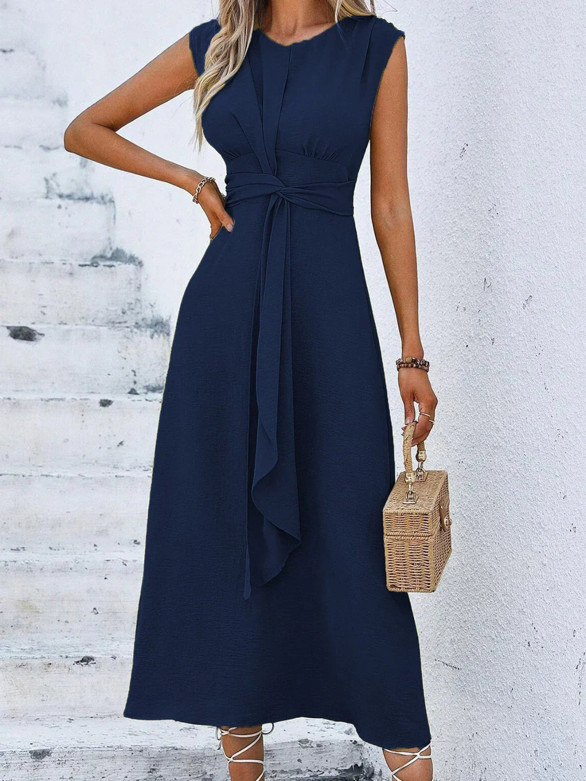 Egle Pizzichini™ Elegancka sukienka z drapowaniem dla beztroskiego stylu